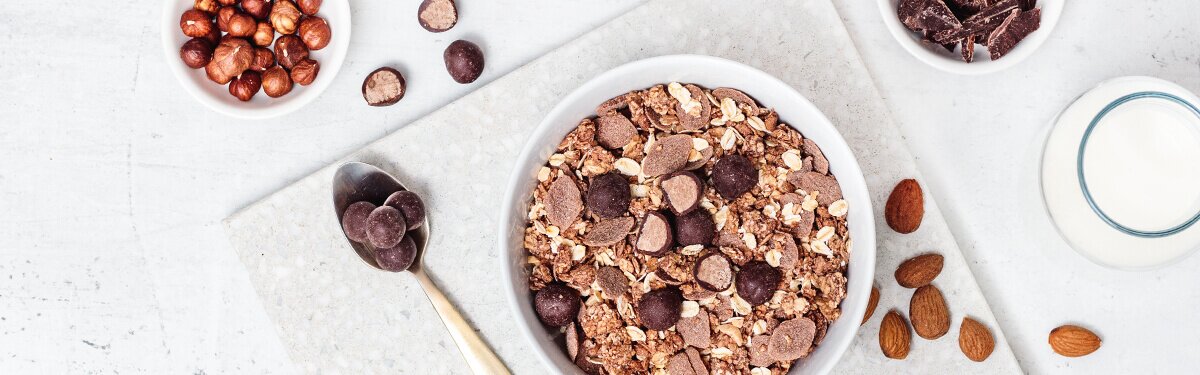 Mozart Muesli mit Schale und Loeffel